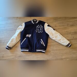 Pro Standard New York Yankees Old English Navy Varsity Jacket LNY633520-MNW